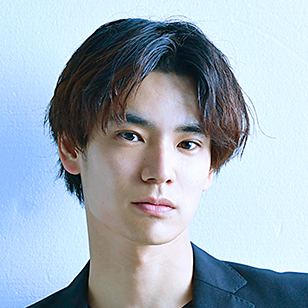 主人公の義理の息子・田部 健太（36）役 秋沢 健太朗